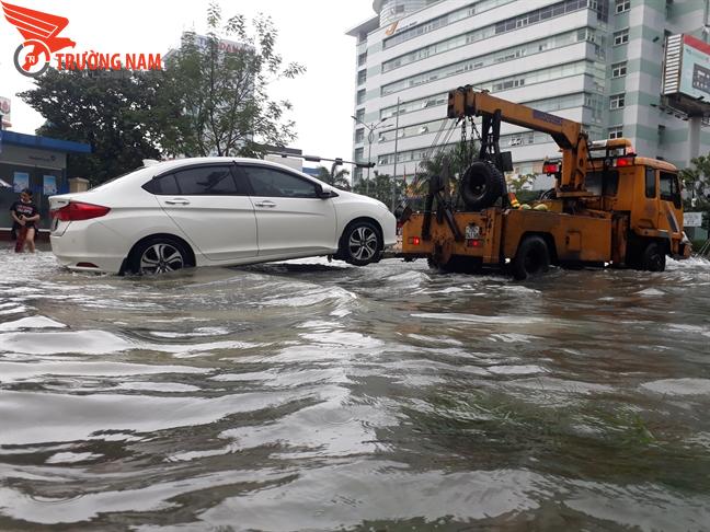 Một số cách xử lý hiệu quả khi gặp tình trạng xe hơi bị ngập nước