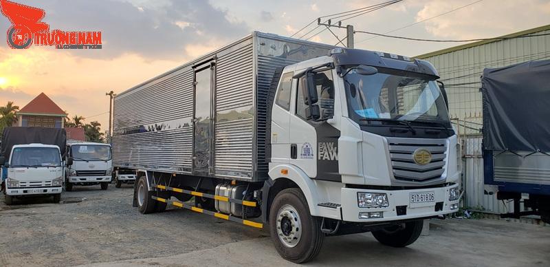 Đánh giá phương tiện chở hàng và kho bãi của đơn vị cung cấp dịch vụ