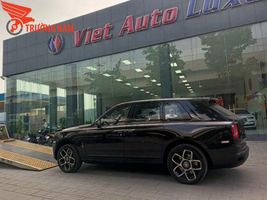 Vận chuyển xe ô tô 7 chỗ showroom Việt Auto Luxury