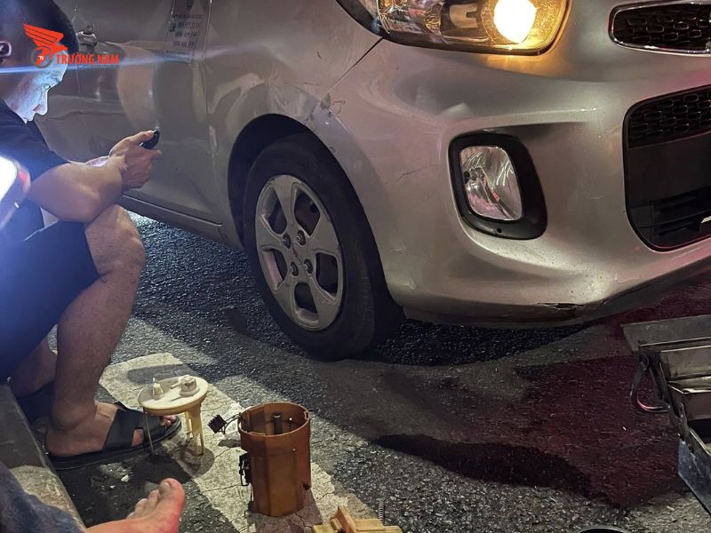 Dịch Vụ Cứu Hộ Ô Tô 24/7 Chuyên Nghiệp - Đồng Hành Cùng Bạn Trên Mọi Nẻo Đường 5 Gọi ngay cho dịch vụ cứu hộ xe ô tô khi có sự cố