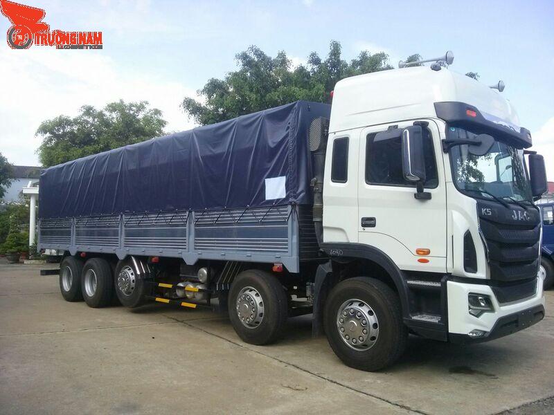 Trọng tải chuyên chở của xe tải là 25 tấn