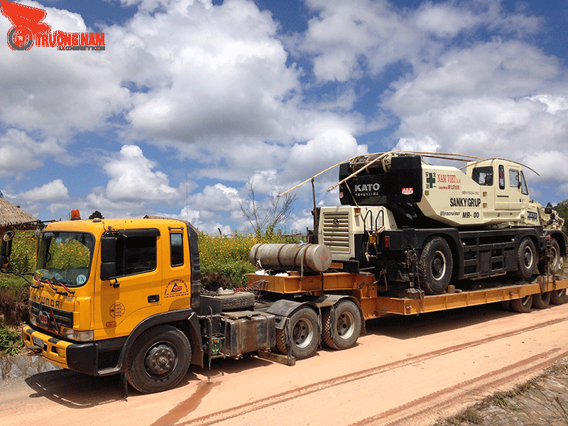 Lái xe siêu trường siêu trọng cần để tâm đến quy định kích thước, khối lượng hàng