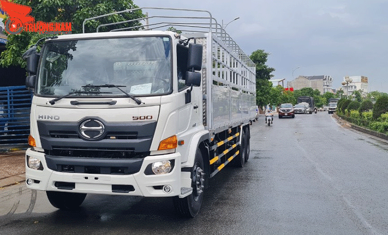 Xe Hino có ngoại hình đẹp, nội thất bên trong tân tiến