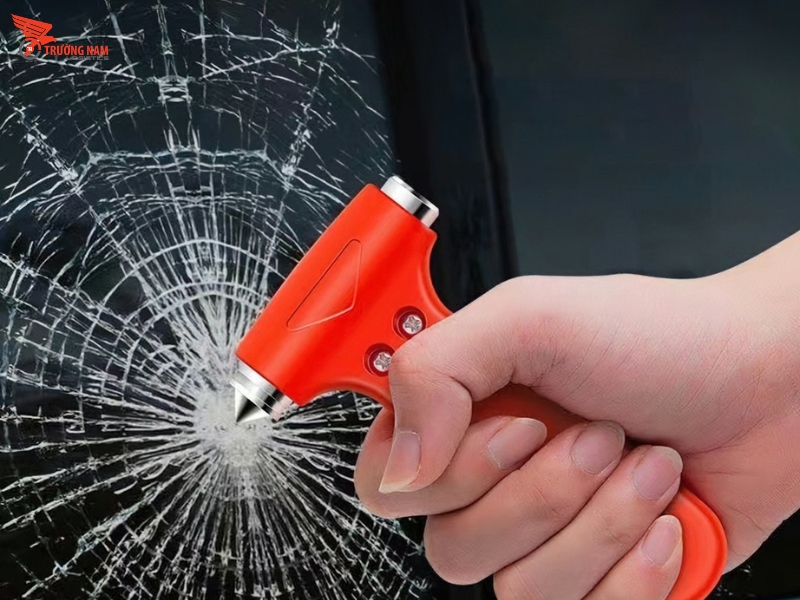 Kỹ thuật sử dụng búa đập kính an toàn